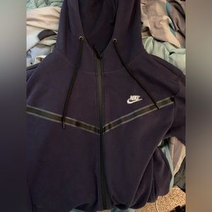 Used once, it’s very warm and nice it’s navy blue size large